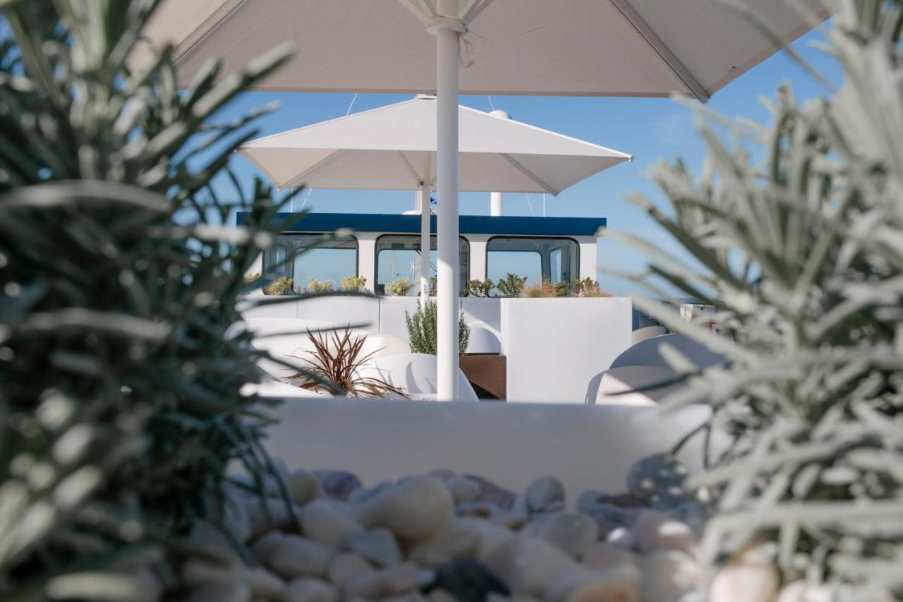 Costa Do Sal Boat Lounge